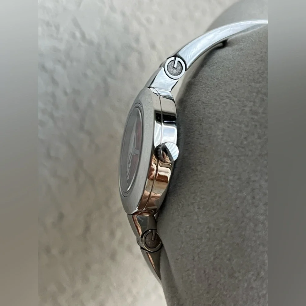 Gucci bangle 105 ladies Watch model YA105518 sherry line. - Picture 6 of 15